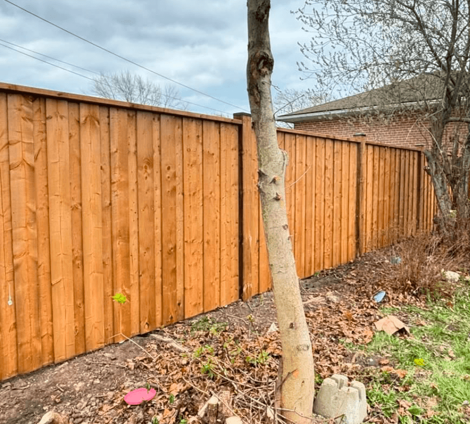 Board and batten fence without fascia board