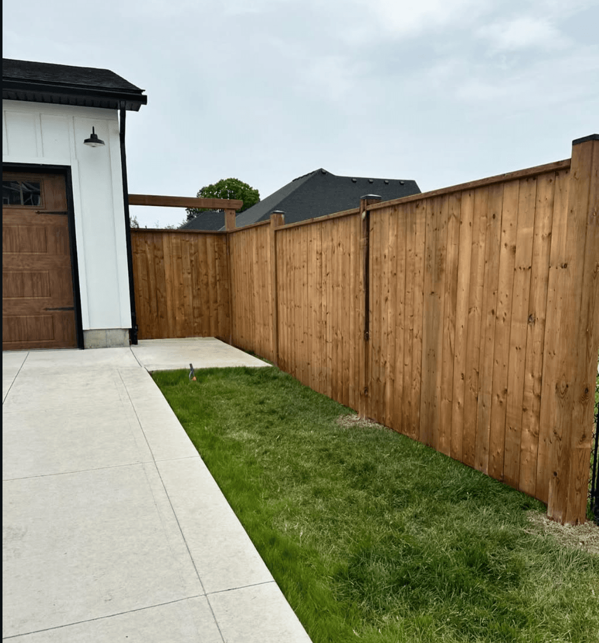 Wood privacy fence by VanDuzen Fence
