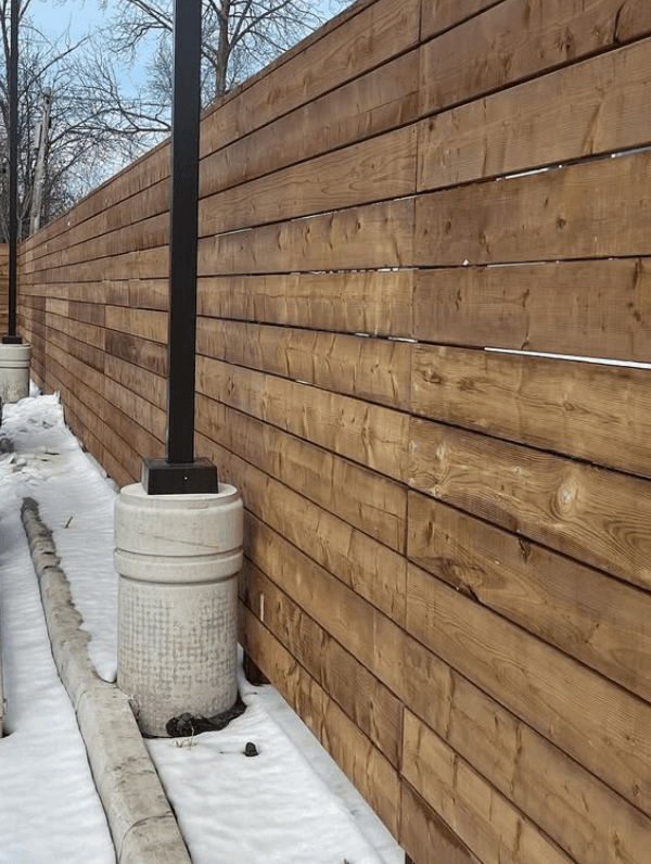 Horizontal wood privacy fence