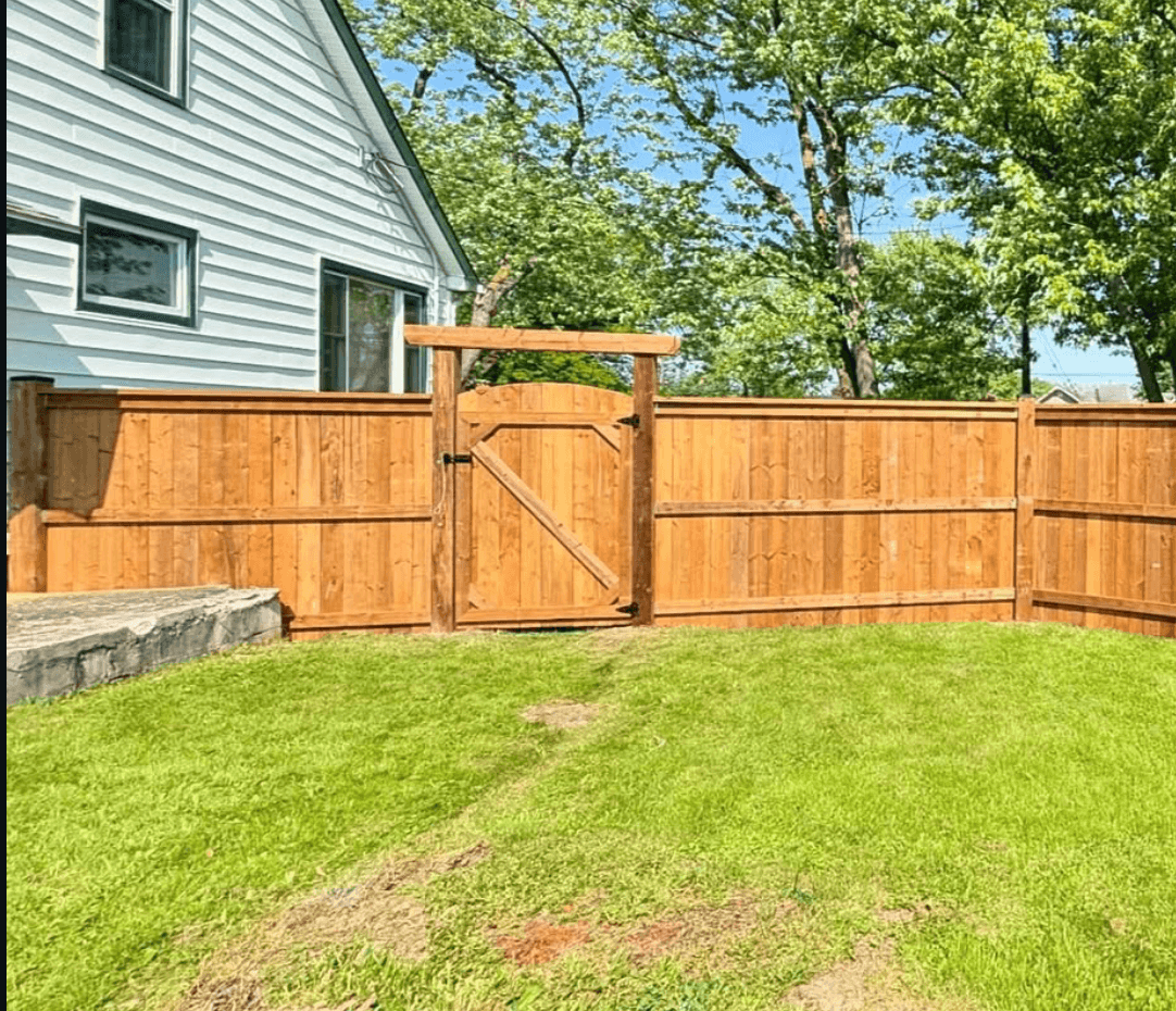 Wood privacy fence in Niagara Falls