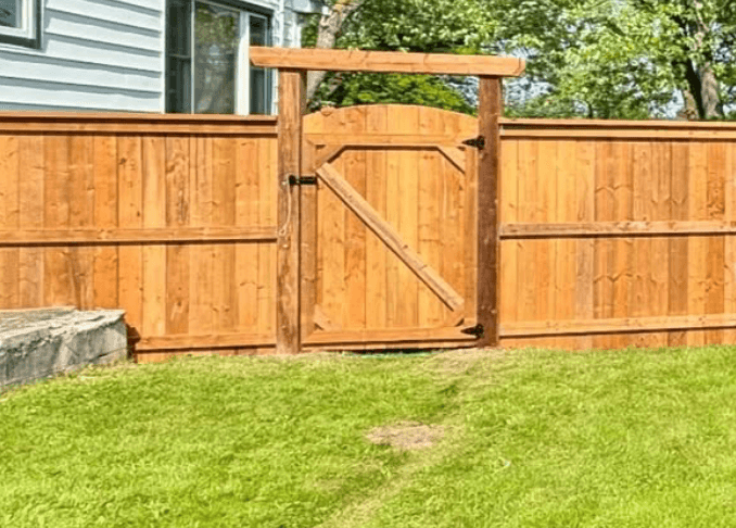 Single-sided wood privacy fence — framing side